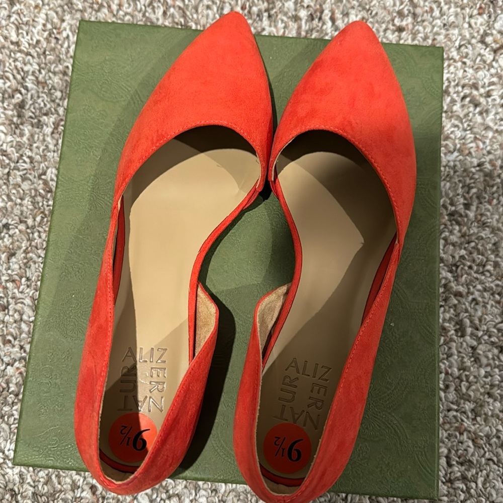 Red Orange Naturalizer shoes 9 1/2